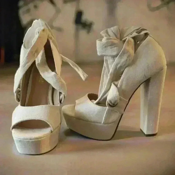 Beige Platform Strappy Heels size 5.5 - Picture 1 of 2